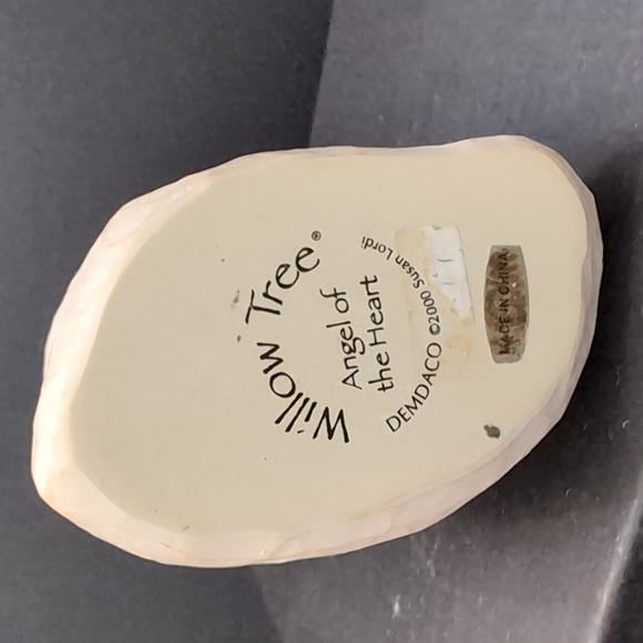 2000 Willow Tree,Angel of The Heart Figurine. - Picture 6 of 7